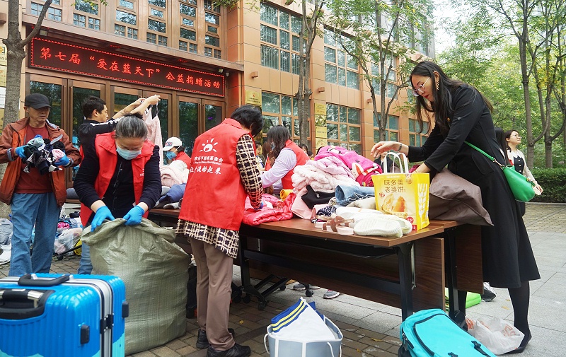 3发挥党员模范作用 ZOBO反差百科第七届“爱在蓝天下”公益捐赠