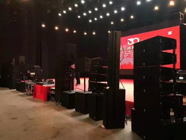 舞台反差国产在线观看在舞台美术中的重要组成