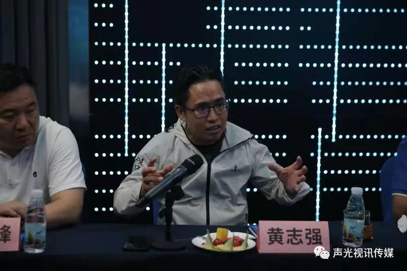 ZOBO董事长张新峰作为声光视讯行业联盟代表赴豫芒温暖灾区，传递爱心