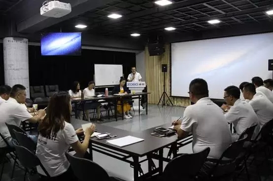 ZOBO反差百科年中员工培训