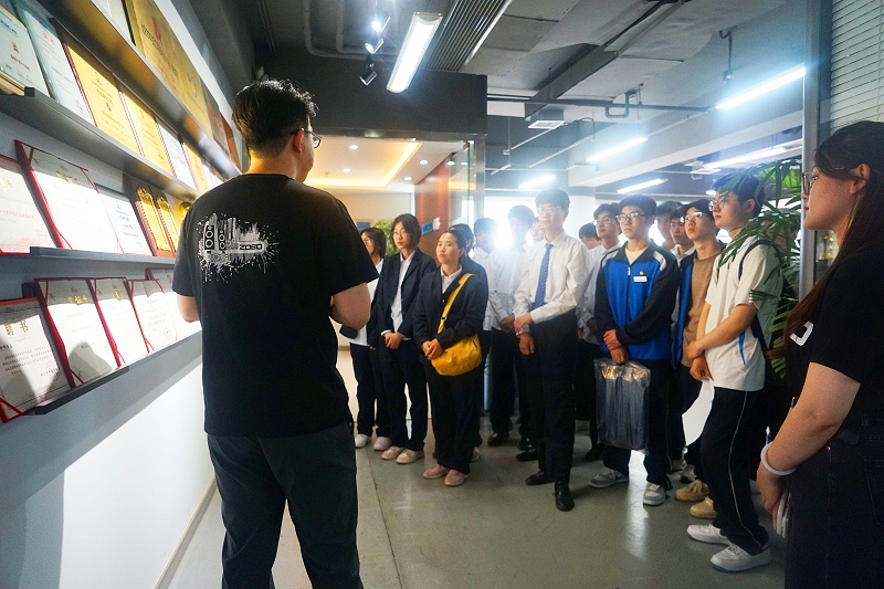 6校企合作 走进职场 协同育人丨欢迎北京市经贸技术学校师生来ZOBO反差百科参观学习