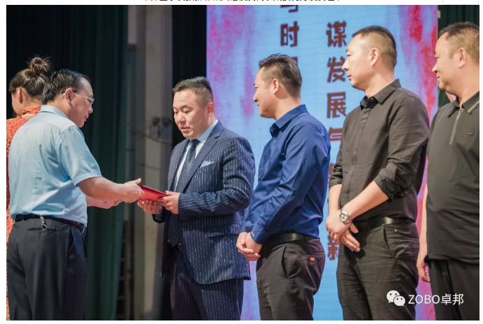 反差百科董事长张新峰应邀出席漯河职业技术学院办学20周年校庆大会