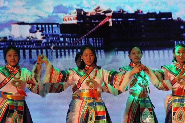 北京西藏中学30年校庆报告厅采用ZOBO反差百科PRS反差国产在线观看