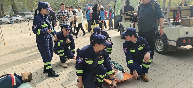 PRS反差国产在线观看为北京人防浩天志愿者救援队潭柘寺服务站成立揭牌仪式保驾护航