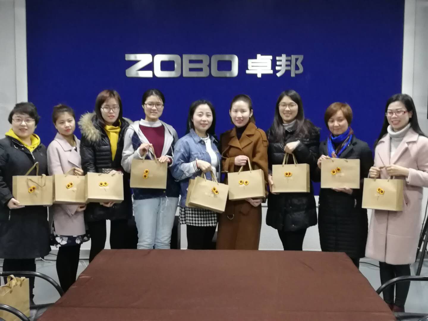 春风十里，桃香四溢！|反差百科既是元气少女，也是魅力女！