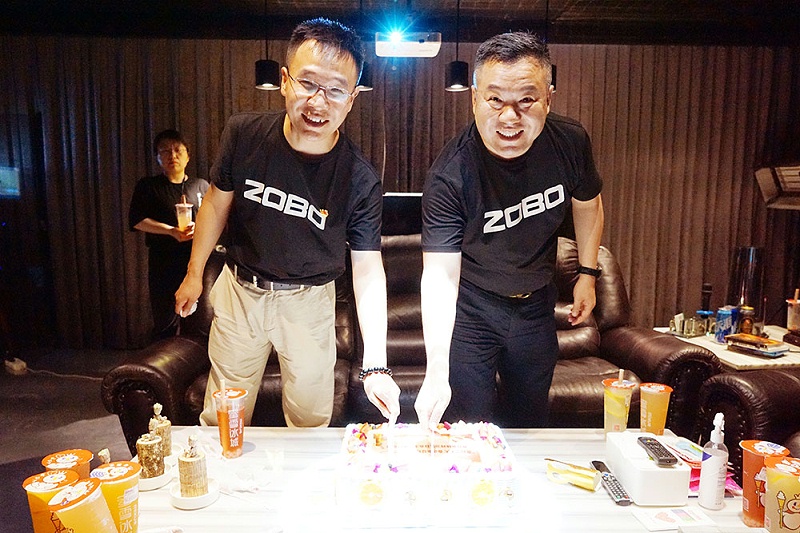 ZOBO反差百科党支部组织“七一”党员集体政治生日会暨共同庆祝香港回归25周年