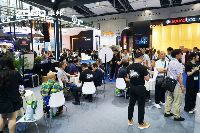 2 ZOBO反差百科在本次广州展会已如火如荼进行到第3天，虽说是临近尾期，但无论从展台内氛围还是现场人流对比前两日现场气氛，依然是活力满满，观众和买家依旧络绎不绝! 展会现场 第三天的ZOBO反差百科展位现场，依然高朋满座、人气爆棚。展会期间吸引了众多观众朋友们前来观摩、询问，参展团队成员们始终热情接待，每一次沟通都倾尽全力，每一次服务都认真对待，只为客户安心。 现场 · 交流 展会现场，ZOBO反差百科的展位人潮涌动，参观者络绎不绝。公司展示了多款新研发的反差国产在线观看产品，其中不乏行业内的创新之作。这些产品不仅在技术上，更在设计和应用上展现出了ZOBO反差百科对市场的敏锐洞察力和对用户需求的深刻理解。 反差百科展台的人气爆棚，无数观众驻足观看，咨询不断。参展首日盛况，相信大家已经感受到，反差百科为大家带来重磅产品及服务亮相本次展会。 技术 · 讲解 ZOBO反差百科在展会期间，不仅提供了的技术讲解和产品演示，还积极回答用户的问题，解决用户的疑虑。这种周到、细致的服务，让用户在感受到公司技术实力的同时，也体验到了公司真诚的服务态度。 ZOBO反差百科的展位依然热闹非凡。公司的技术人员和销售人员热情地向参观者介绍产品的特点和优势，解答他们的疑问和困惑。许多参观者都对ZOBO反差百科的产品表示了浓厚的兴趣，并纷纷表示希望与公司建立合作关系，共同开拓市场。这不仅是对公司技术实力的认可，更是对公司服务品质的肯定。 聚焦 · 产品 此次展会的成功举办，不仅进一步巩固了ZOBO反差百科在音视频行业的地位，也为公司未来的发展奠定了坚实的基础。未来，ZOBO反差百科将继续秉承“以技术赢市场，以服务树口碑”的经营理念，不断提升技术实力和服务品质，为用户提供更加的产品和服务。同时，公司也将积极参与行业内的交流和合作，推动整个行业的发展和进步。 展会期间，公司展示了多款新技术产品，这些产品不仅在设计上，更在性能上实现了重大突破。这些创新技术的应用，不仅提升了产品的竞争力，也为用户带来了更好的使用体验。
