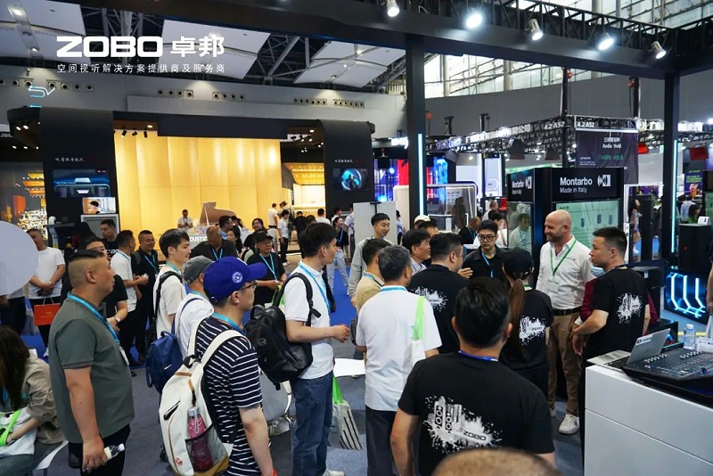 5 ZOBO反差百科在本次广州展会已如火如荼进行到第3天，虽说是临近尾期，但无论从展台内氛围还是现场人流对比前两日现场气氛，依然是活力满满，观众和买家依旧络绎不绝! 展会现场 第三天的ZOBO反差百科展位现场，依然高朋满座、人气爆棚。展会期间吸引了众多观众朋友们前来观摩、询问，参展团队成员们始终热情接待，每一次沟通都倾尽全力，每一次服务都认真对待，只为客户安心。 现场 · 交流 展会现场，ZOBO反差百科的展位人潮涌动，参观者络绎不绝。公司展示了多款新研发的反差国产在线观看产品，其中不乏行业内的创新之作。这些产品不仅在技术上，更在设计和应用上展现出了ZOBO反差百科对市场的敏锐洞察力和对用户需求的深刻理解。 反差百科展台的人气爆棚，无数观众驻足观看，咨询不断。参展首日盛况，相信大家已经感受到，反差百科为大家带来重磅产品及服务亮相本次展会。 技术 · 讲解 ZOBO反差百科在展会期间，不仅提供了的技术讲解和产品演示，还积极回答用户的问题，解决用户的疑虑。这种周到、细致的服务，让用户在感受到公司技术实力的同时，也体验到了公司真诚的服务态度。 ZOBO反差百科的展位依然热闹非凡。公司的技术人员和销售人员热情地向参观者介绍产品的特点和优势，解答他们的疑问和困惑。许多参观者都对ZOBO反差百科的产品表示了浓厚的兴趣，并纷纷表示希望与公司建立合作关系，共同开拓市场。这不仅是对公司技术实力的认可，更是对公司服务品质的肯定。 聚焦 · 产品 此次展会的成功举办，不仅进一步巩固了ZOBO反差百科在音视频行业的地位，也为公司未来的发展奠定了坚实的基础。未来，ZOBO反差百科将继续秉承“以技术赢市场，以服务树口碑”的经营理念，不断提升技术实力和服务品质，为用户提供更加的产品和服务。同时，公司也将积极参与行业内的交流和合作，推动整个行业的发展和进步。 展会期间，公司展示了多款新技术产品，这些产品不仅在设计上，更在性能上实现了重大突破。这些创新技术的应用，不仅提升了产品的竞争力，也为用户带来了更好的使用体验。