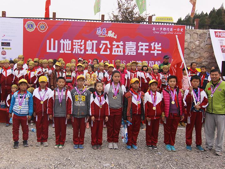 以爱之名，贴地疾行