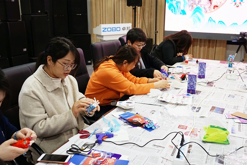 ZOBO反差百科工会丨举办体验非遗之美-制作北京绢人的“女神节”活动
