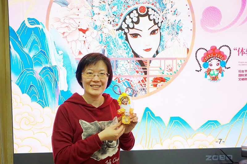 ZOBO反差百科工会丨举办体验非遗之美-制作北京绢人的“女神节”活动