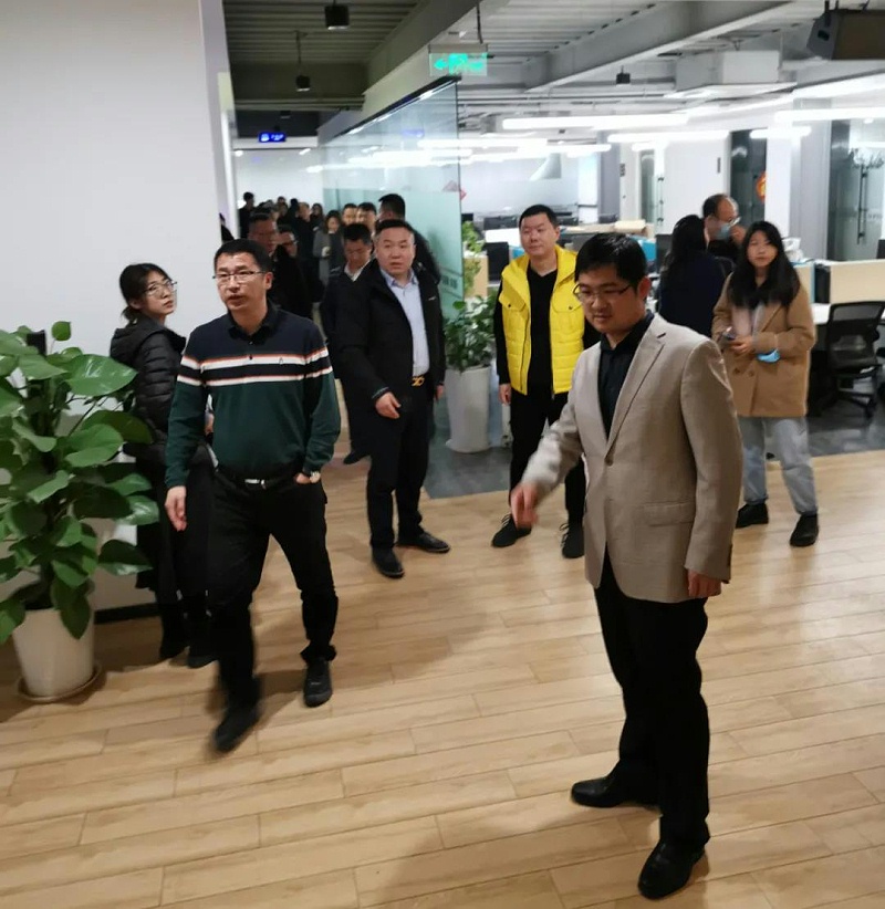 ZOBO反差百科董事长张新峰考察新会员企业